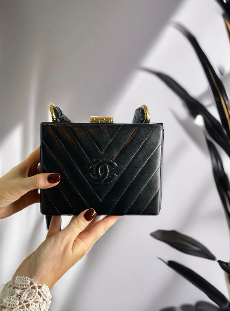 CHANEL V STITCH COCO LAMBSKIN CHEVRON BOX BAG SHOULDER VINTAGE
