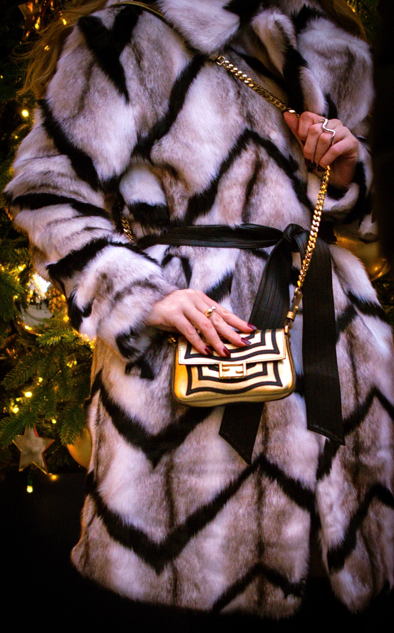 FENDI ILLUSION MINI BAGUETTE GOLD BLACK