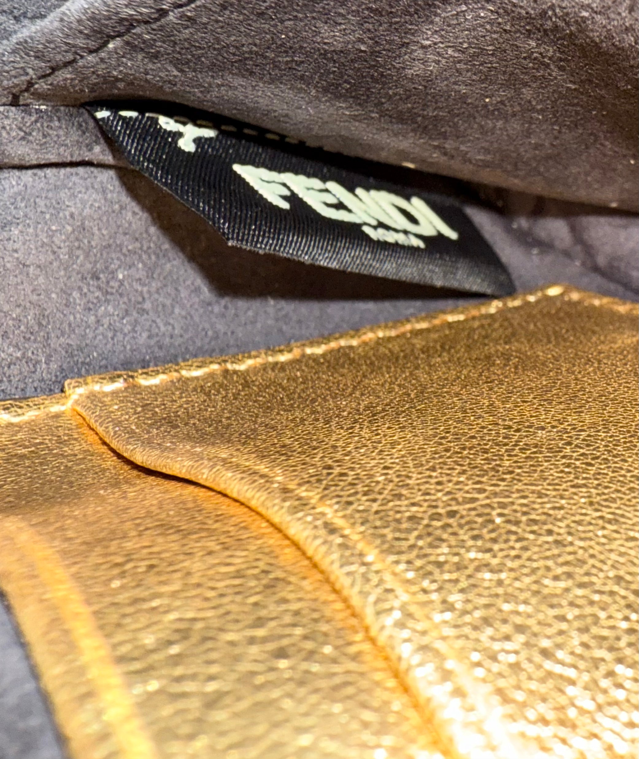 FENDI ILLUSION MINI BAGUETTE GOLD BLACK