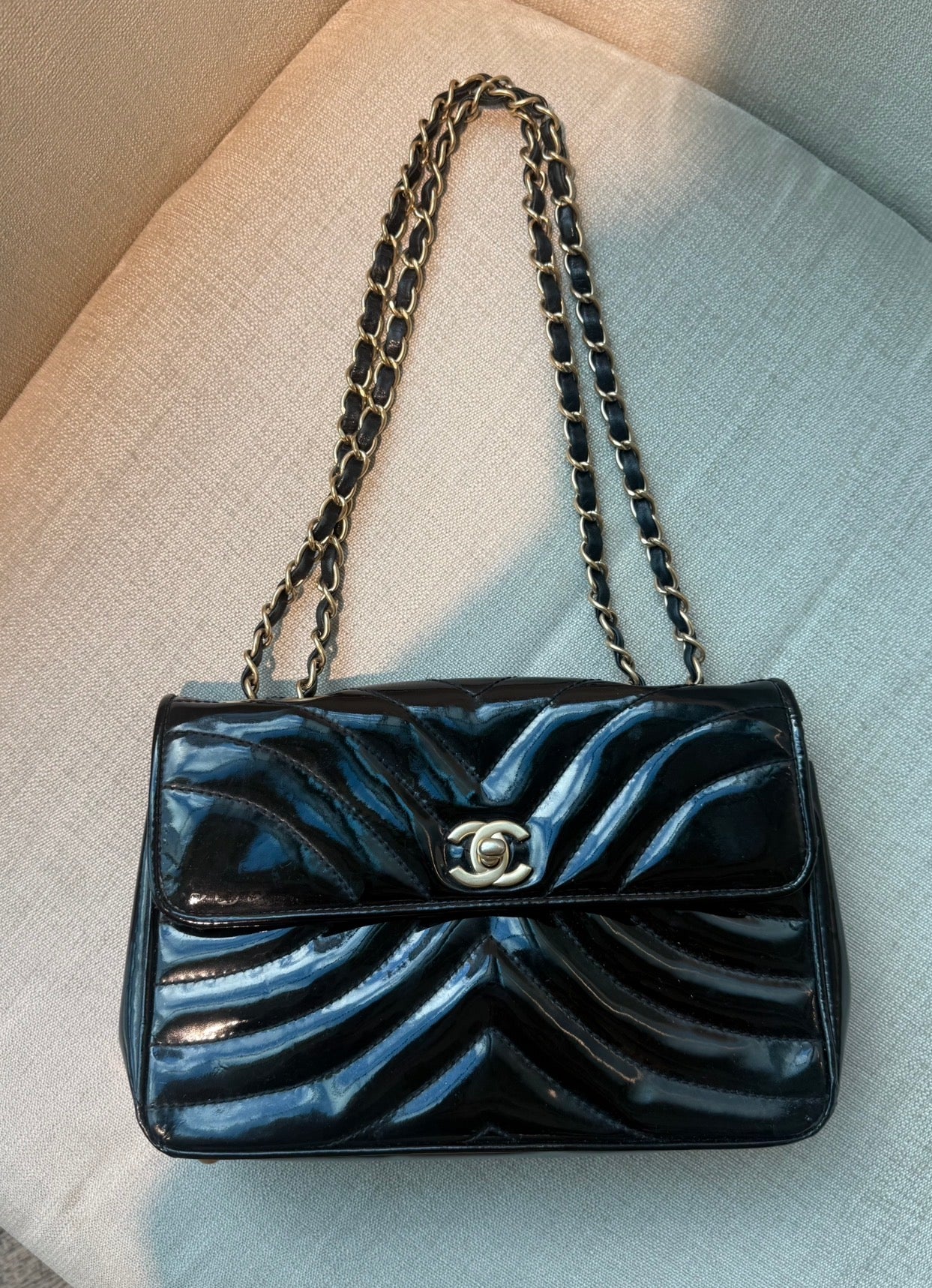 VINTAGE CHANEL BLACK PATENT LEATHER Y2K SINGLE FLAP DOUBLE CHAIN