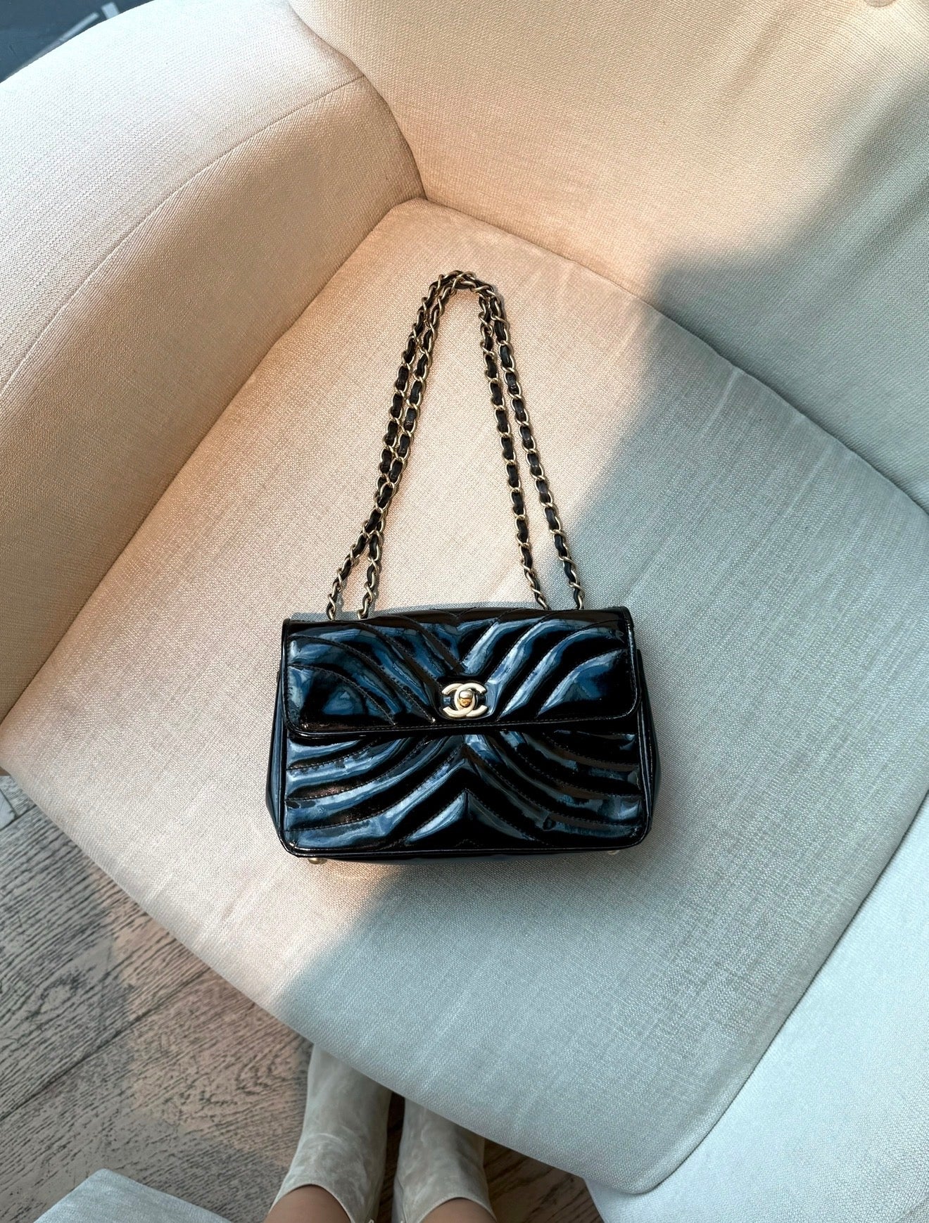 VINTAGE CHANEL BLACK PATENT LEATHER Y2K SINGLE FLAP DOUBLE CHAIN